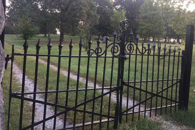 1.5-Hour Cemetery Ghost Hunt in Chattanooga - What the equipment adds to the evening