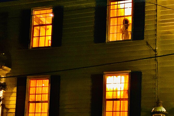 90 Minute Historic Savannah Walking Haunted Bar Pub Crawl - Madison Square, William Jasper, and the Sorrel-Weed stories