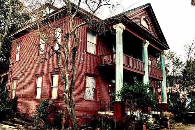90 Minute Historic Savannah Walking Haunted Bar Pub Crawl - Chippewa Square and the city built upon the dead