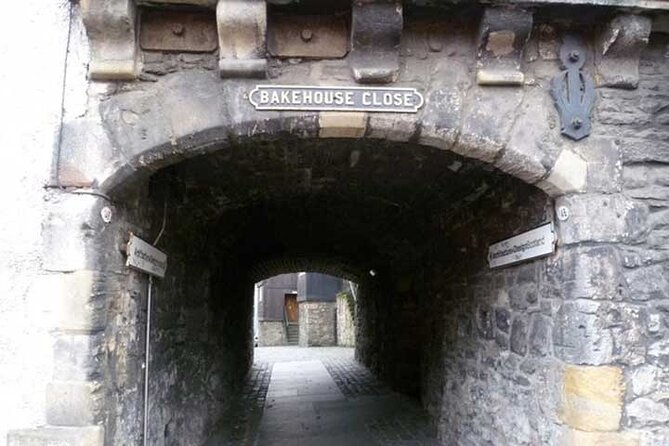 A History of Witchcraft in Edinburgh: A Self-Guided Audio Tour - A witchcraft walk from Holyrood to Castle Hill
