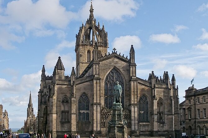 A History of Witchcraft in Edinburgh: A Self-Guided Audio Tour - High Street stories along the Royal Mile
