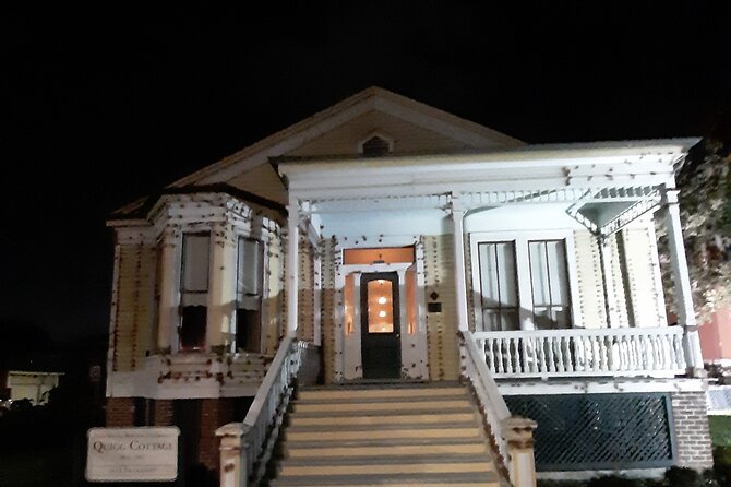 Al's Ghost tour : a small group experience - Starting at 825 Rosenberg Street