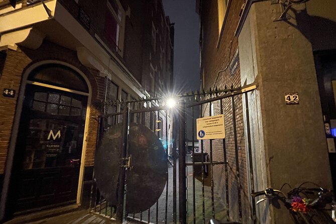 Amsterdam’s Ghostly Experiences Group Tour - Meeting the guide at the Nieuwe Kerk
