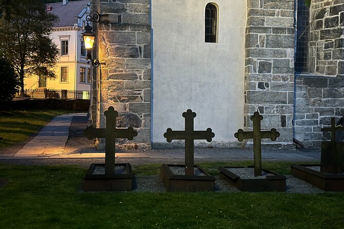 Audio Walking Tour in Bergen Famous Ghosts Location - Skostredet: a short turn into the shoe street
