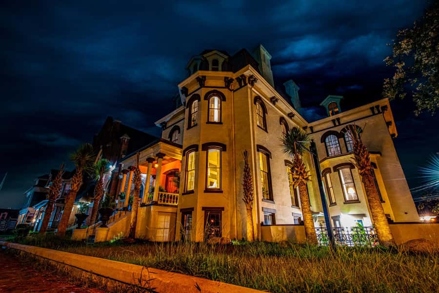 Augusta: Guided Walking Ghost Tour of Garden City - The Old Medical College and Victorian-era fears