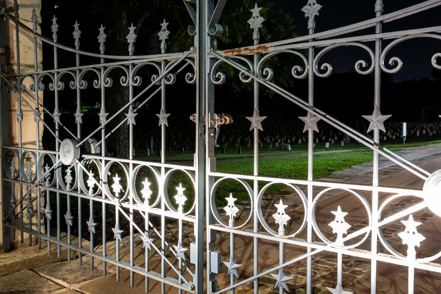 Austin Ghosts Spirits & Poltergeists Haunted Walking Tour - The Museum of the Weird and the Minnesota Iceman