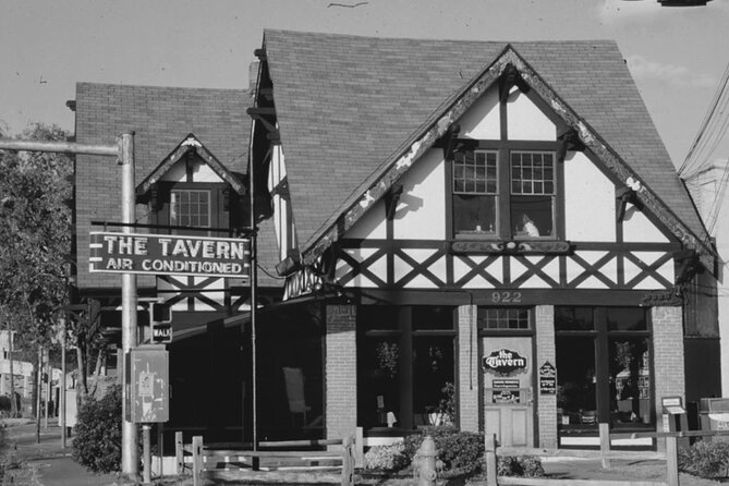 Austin’s Haunted Ghost & Murder Tour - Jamie’s guiding style and the small group