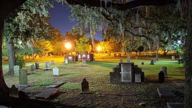 Bad Kitty Haunted Savannah Pub Crawl - Spooky, naughty ghosts - Why the guide matters so much