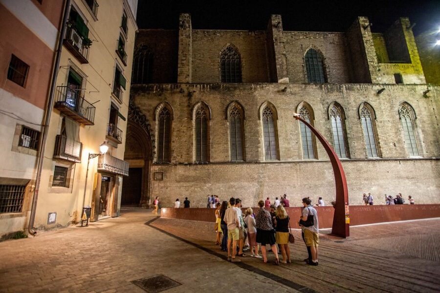 Barcelona: Dark History Night Walking Tour - Starting beneath the Arc de Triomf