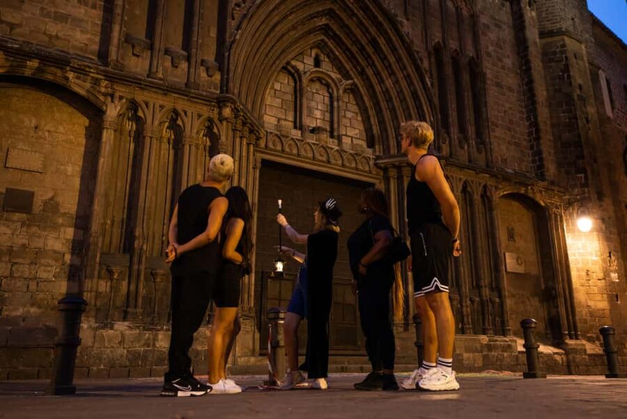 Barcelona: Gothic Quarter Tour Dark History & Ghosts Tour - Meeting at Plaça del Canonge Colom