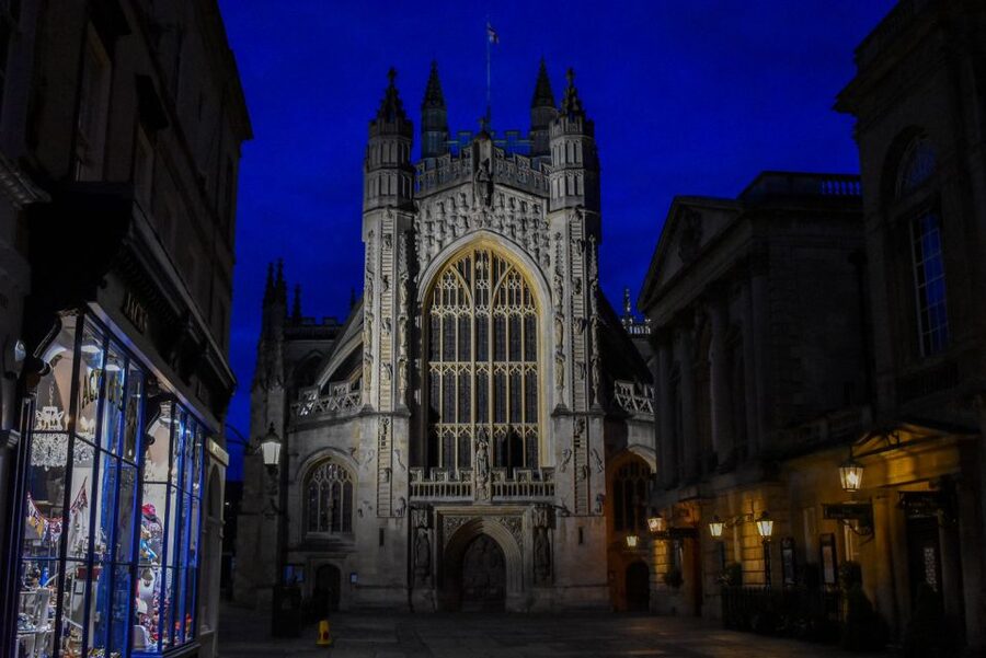 Bath: Guided Ghost Tour - Starting outside Bath Abbey after dark