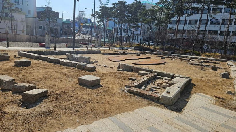 Blood & Tears: Korea Dark History Guided Walking Tour - Tapgol Park closes the independence route