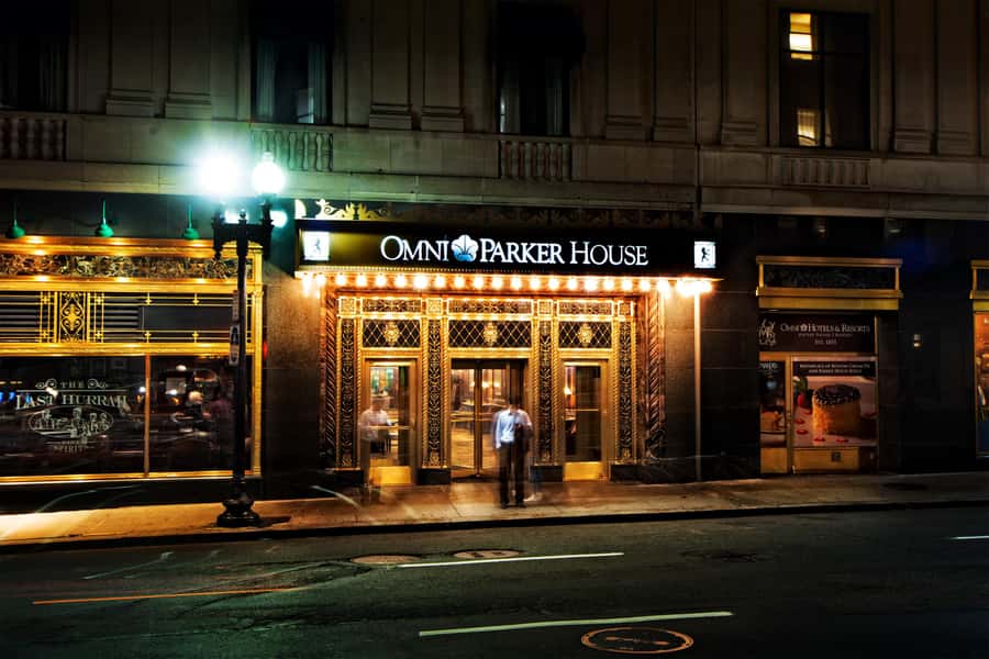 Boston: Boos and Brews Haunted Pub Crawl - Boston’s Haunted Pubs and Graveyards at a Glance