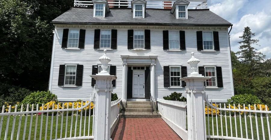 Boston: Salem by Boat – Witch Trials & Walking Tour - Choosing between the Witch Museum and Real Pirates