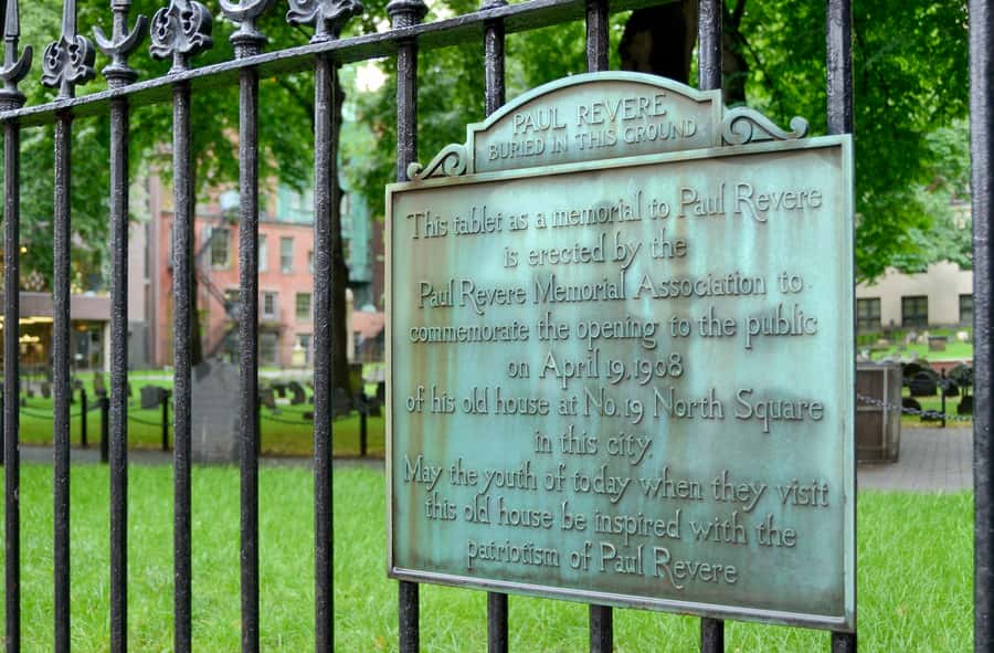 Boston: The Ghosts of Boston Tour - Exploring Boston Common after dark tales begin