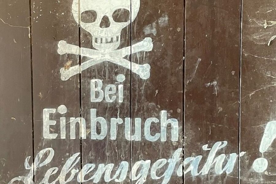 Braunschweig: Private Tour to Ghosts, Witches & Vampires - Starting at Altstadtmarkt with a supernatural map