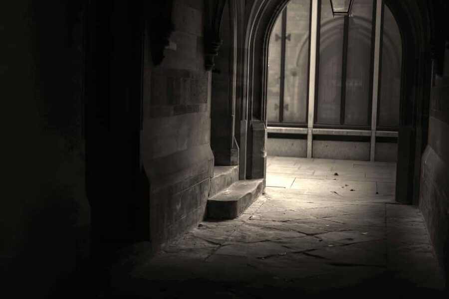 Cambridge: Alumni-Led University Ghost Tour - Market Hill and Cambridge’s public past