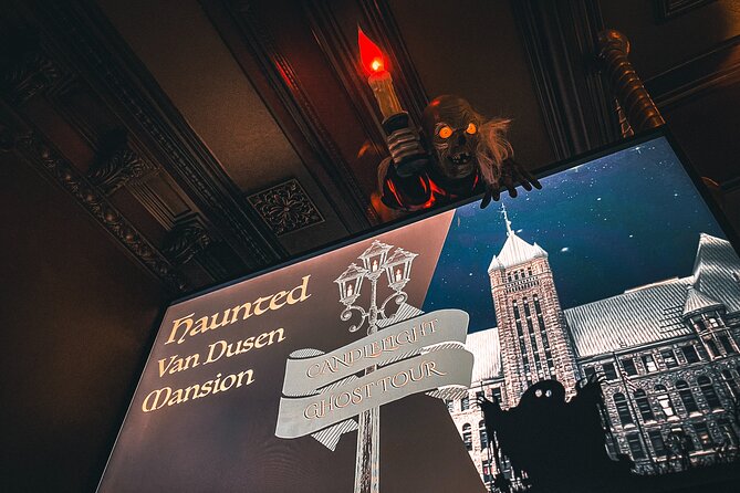 Candlelight Ghost Tour on the Minneapolis Trolley - Why this trolley ride works so well after dark