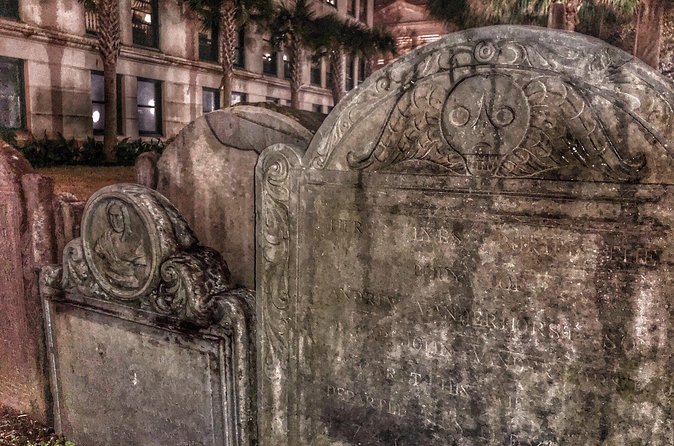 Charleston Ghost & Graveyard Night-Time Guided Walking Tour - Who should book this tour?