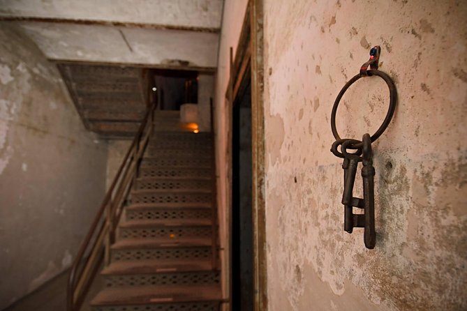 Charleston Haunted Jail Night-Time Walking Tour with Admission to Old City Jail - Entering the Old City Jail after dark