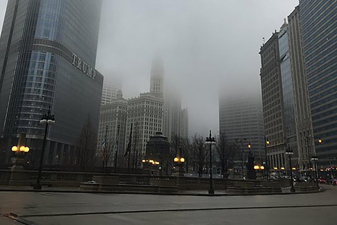 Chicago: Gangsters and Ghosts Walking Tour - The Chicago Theatre and the city’s public face