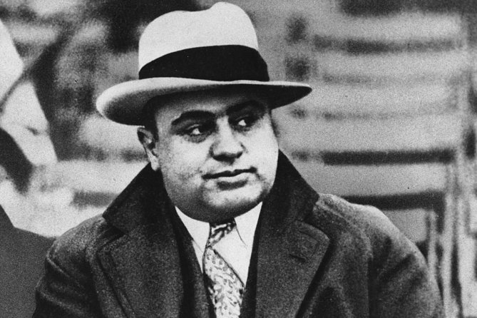 Chicago: Gangsters and Ghosts Walking Tour - Walking or taking the minibus