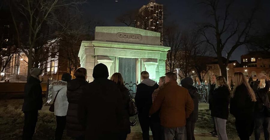 Chicago: Ghost Bus Tour of Haunted Locations - The Biograph Theater and John Dillinger