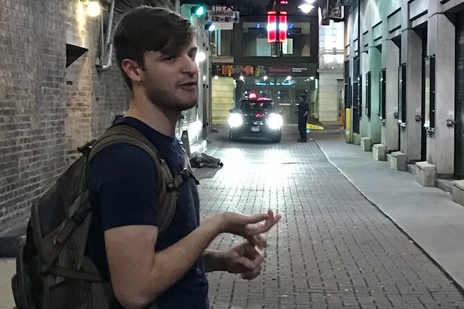 Chicago Ghosts & Haunted History Walking Tour - How the group size and route affect the evening