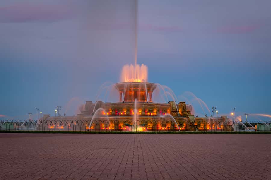 Chicago: Wind and Souls Adults Only Guided Ghost Tour - Starting at the Chicago Theatre
