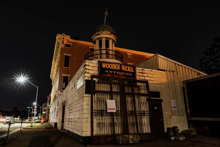 Cincinnati: Ghosts & Poltergeists Haunted Walking Tour - The mysterious gazebo and Memorial Hall