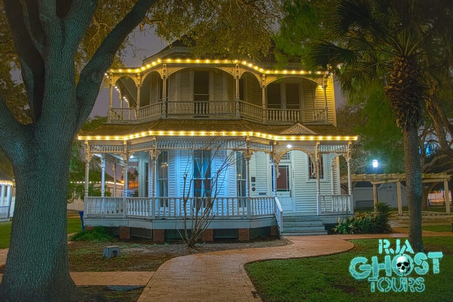 Corpus Christi: Guided Ghost Tour - Walking through downtown Corpus Christi’s haunted sites