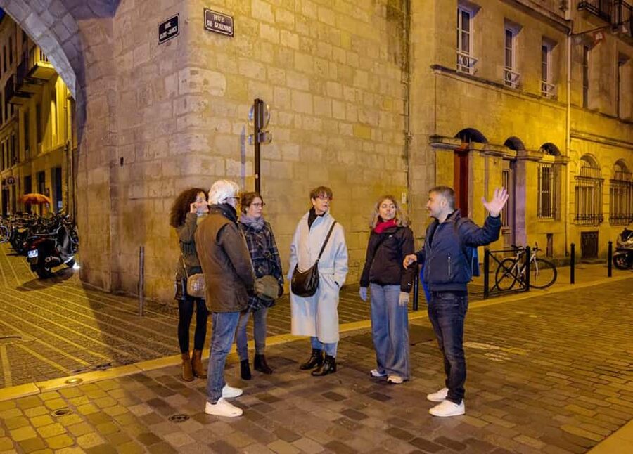 Dark Bordeaux: Ghosts, True Crimes, Eternal haunting Tales - What the evening walk is like