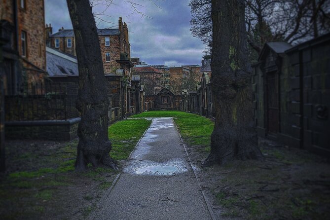 Dark History and Ghost Tour of Edinburgh - Starting at St Giles’ Cathedral at 6 pm