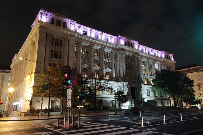 DC Ghosts Boos and Booze Haunted Pub Crawl By US Ghost Adventures - Old Ebbitt Grill starts the evening with presidential flavor