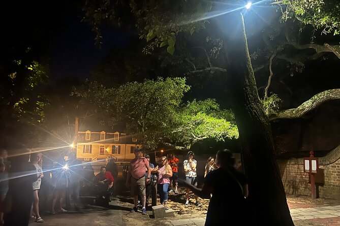 Dead Of Night Ghost Tour in Williamsburg / PARANORMAL EQUIPMENT - Williamsburg after dark, with a darker past