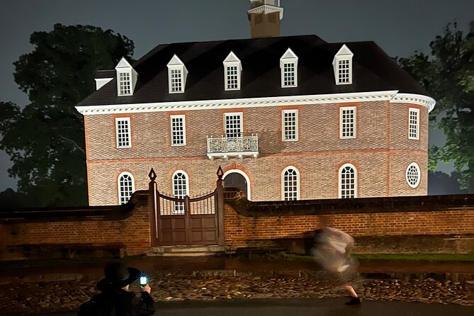 Dead Of Night Ghost Tour in Williamsburg / PARANORMAL EQUIPMENT - How spooky is it really?