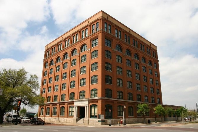Deadly Dallas Ghost Tours: Blood, Bones, and Burials - Key points at a glance