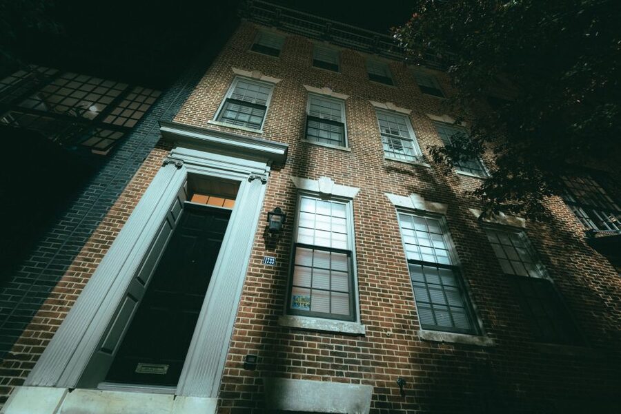 Dreaded Dead Descent of the District: DC Ghost Tour - The White House and Lincoln’s ghost