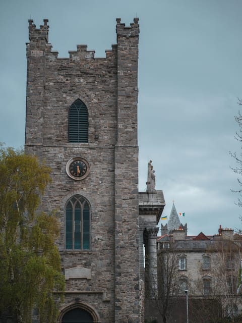 Dublin walking tour: ghosts & haunted places - The Shelbourne Hotel and Connolly station