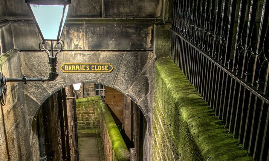 Edinburgh: 2-Hour Ghost Tour in Italian - St. Giles’ Cathedral and the first dark chapters