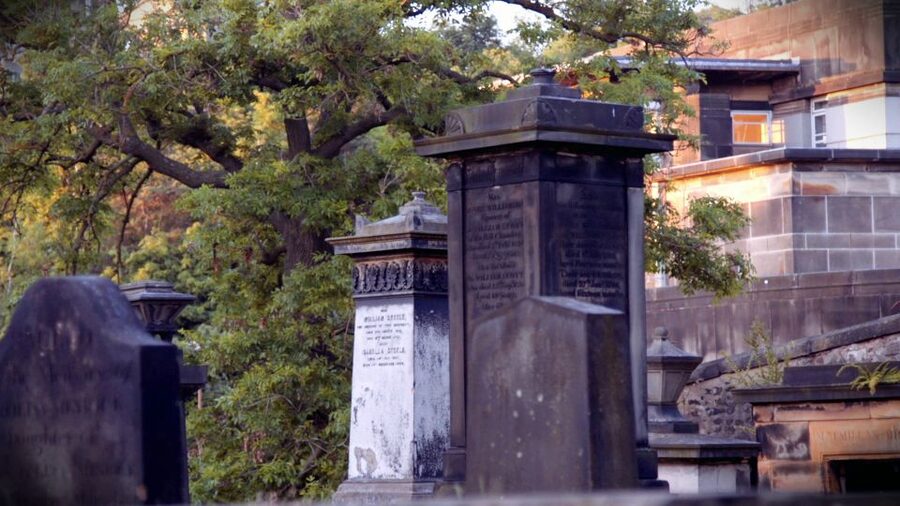 Edinburgh: 2-Hour Ghost Tour in Spanish - Why the Spanish guide makes a difference