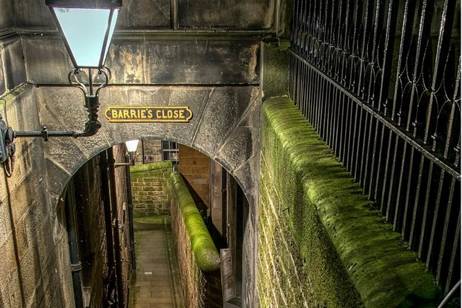 Edinburgh 2 Hour Nighttime Ghost Tour Italian Tour Guide - Why this Italian ghost walk works