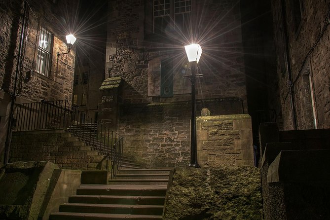 Edinburgh 2 Hour Nighttime Ghost Tour Italian Tour Guide - Greyfriars and the question of paranormal activity