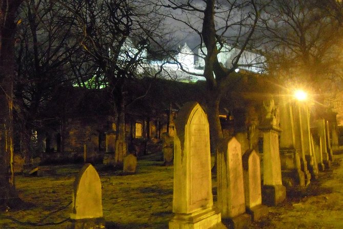 Edinburgh 2 Hour Nighttime Ghost Tour Italian Tour Guide - Edinburgh Castle and its famous ghost