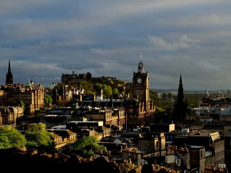 Edinburgh: Dark History Royal Mile Walking Tour - Starting beneath St. Giles Cathedral