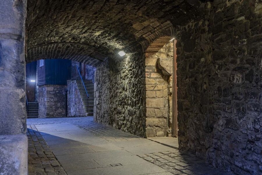 Edinburgh: Dark Secrets of the Old Town Ghost Walking Tour - Witch trials, warlocks, and punishment