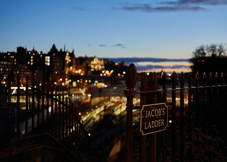 Edinburgh: Dark Secrets of the Old Town Ghost Walking Tour - Storytelling makes the biggest difference