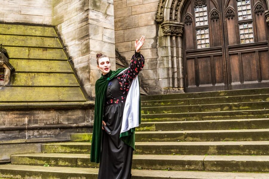 Edinburgh: Evening Underground Ghost Tour - Descending Into the Edinburgh Vaults