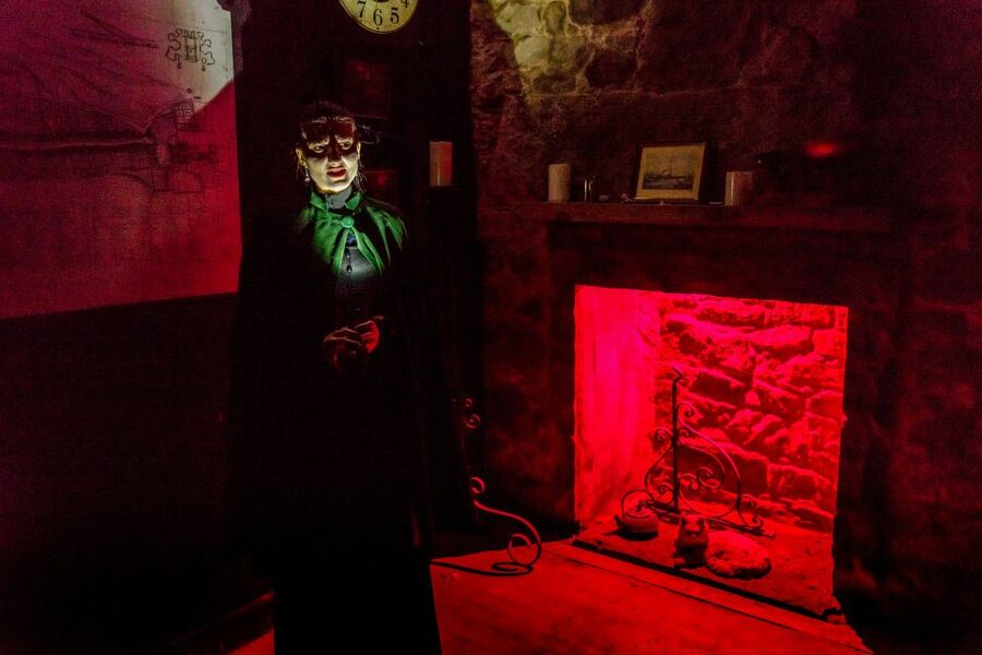 Edinburgh: Evening Underground Ghost Tour - Old Town Wynds and Edinburgh’s Dark Stories