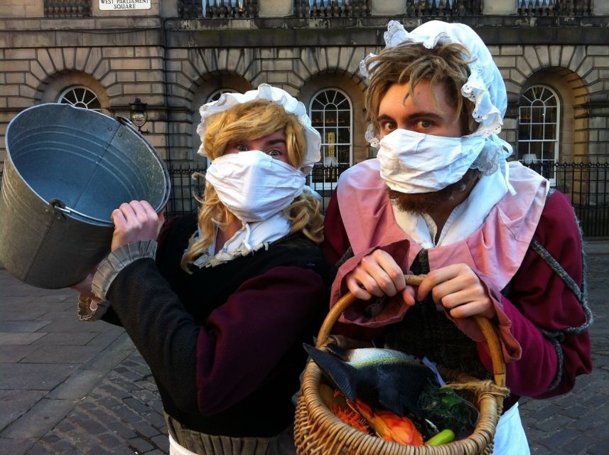 Edinburgh Ghosts & Gore Walking Tour - Characters, jump scares, and the famous Jumper-ooters